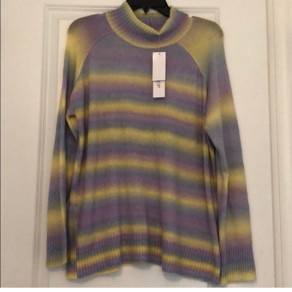 Top pullover sweatshirt, size M, pastel soft, warm loose fit. Turtle neck